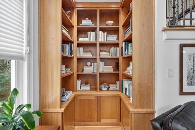 302 Edgewater Circle, Chapel Hill, NC 27516