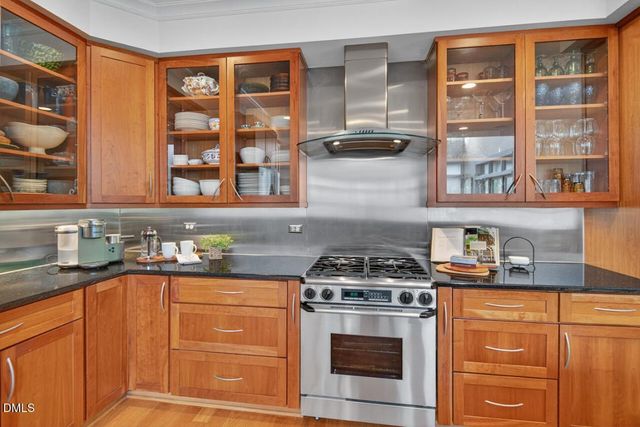 302 Edgewater Circle, Chapel Hill, NC 27516