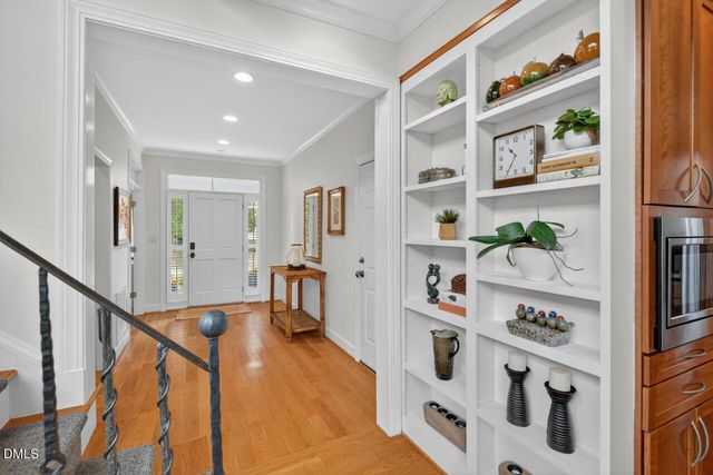 302 Edgewater Circle, Chapel Hill, NC 27516