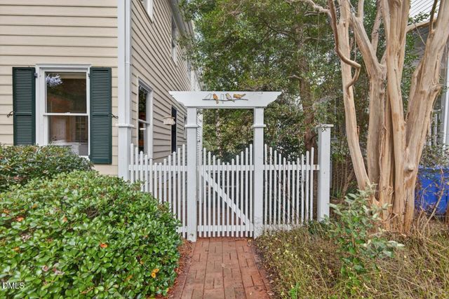 302 Edgewater Circle, Chapel Hill, NC 27516