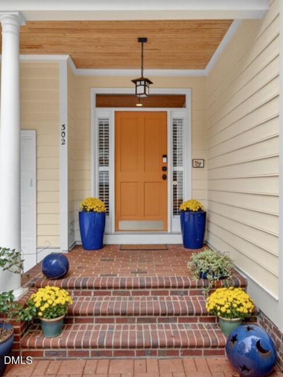 302 Edgewater Circle, Chapel Hill, NC 27516