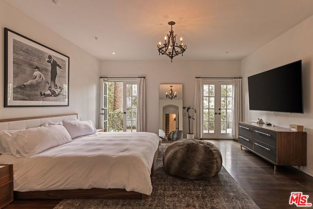 3145 La Suvida Drive, Los Angeles, CA 90068