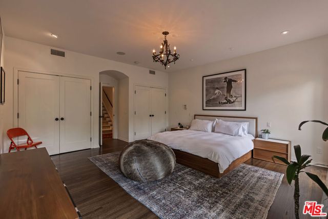3145 La Suvida Drive, Los Angeles, CA 90068