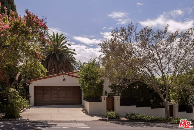 3145 La Suvida Drive, Los Angeles, CA 90068