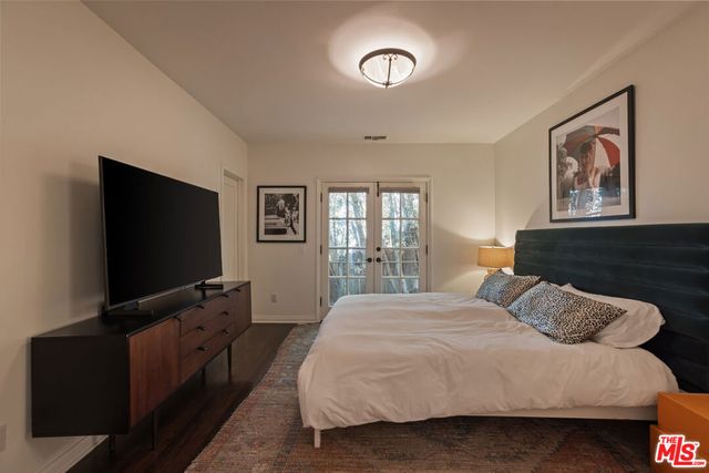 3145 La Suvida Drive, Los Angeles, CA 90068
