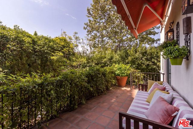 3145 La Suvida Drive, Los Angeles, CA 90068
