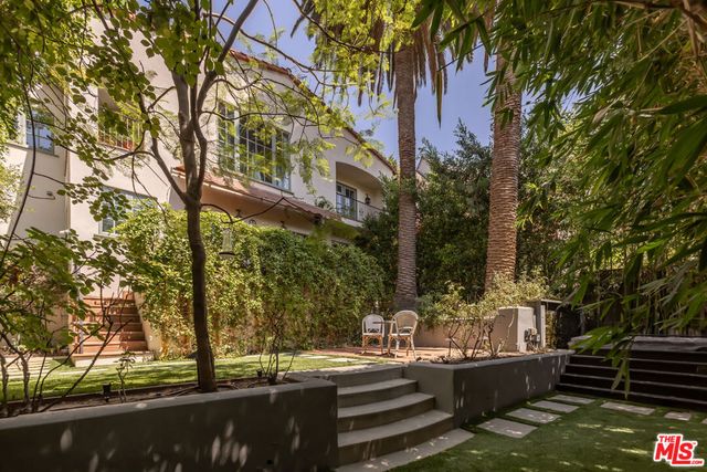 3145 La Suvida Drive, Los Angeles, CA 90068
