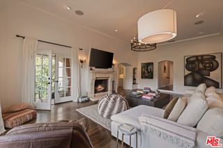 3145 La Suvida Drive, Los Angeles, CA 90068