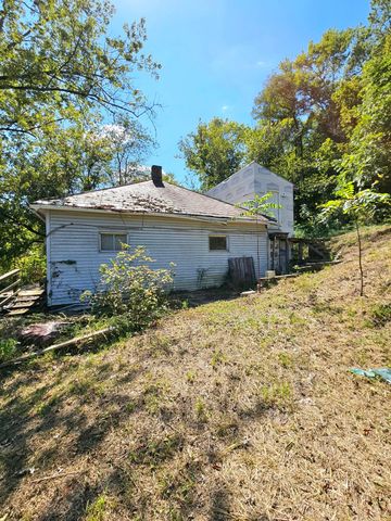 31 Locust Street, Glouster, OH 45732