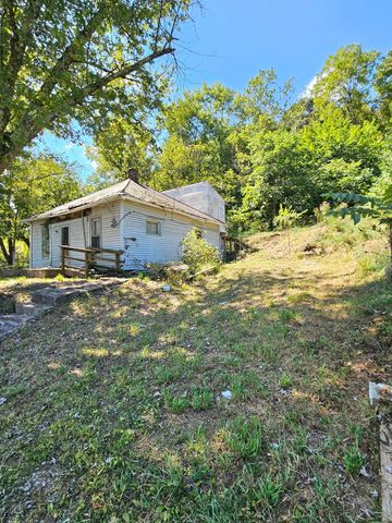 31 Locust Street, Glouster, OH 45732