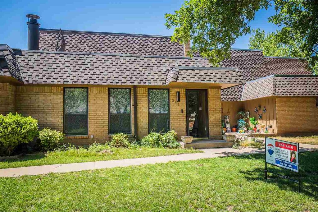 246 NW 74th St, Lawton, OK 73505