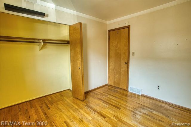 7475 Fenton Street, Dearborn Heights, MI 48127