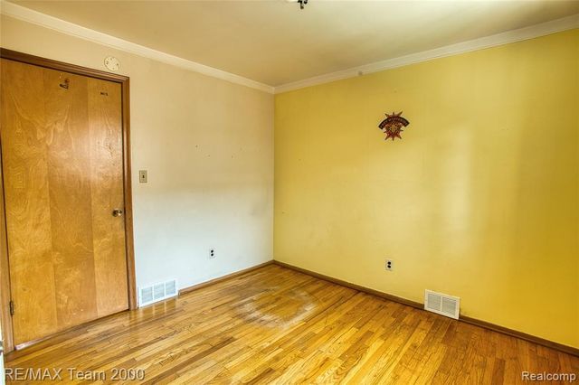 7475 Fenton Street, Dearborn Heights, MI 48127