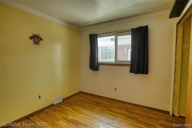 7475 Fenton Street, Dearborn Heights, MI 48127