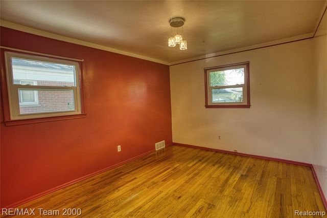 7475 Fenton Street, Dearborn Heights, MI 48127