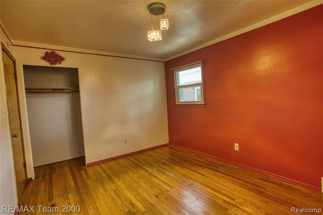 7475 Fenton Street, Dearborn Heights, MI 48127