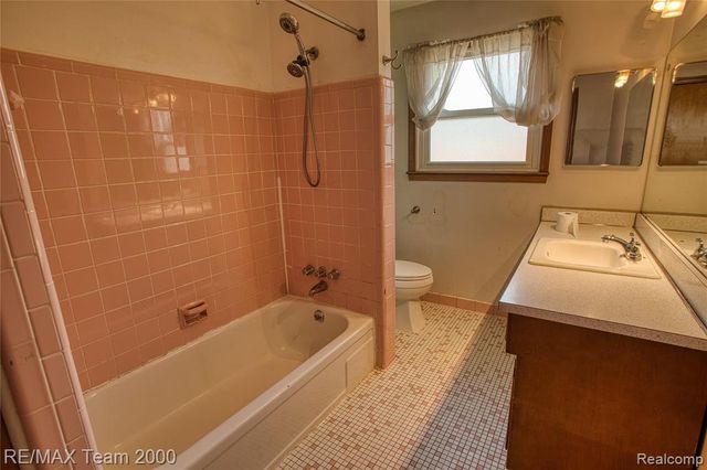 7475 Fenton Street, Dearborn Heights, MI 48127