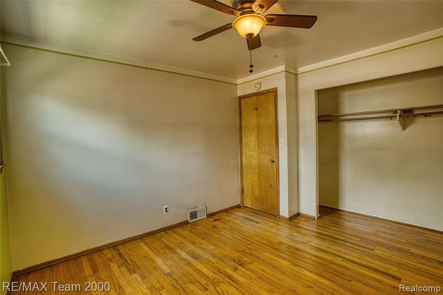 7475 Fenton Street, Dearborn Heights, MI 48127