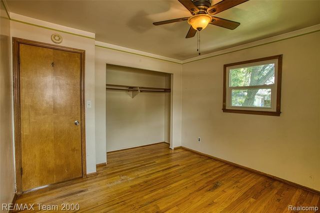 7475 Fenton Street, Dearborn Heights, MI 48127