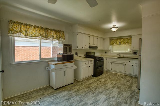7475 Fenton Street, Dearborn Heights, MI 48127