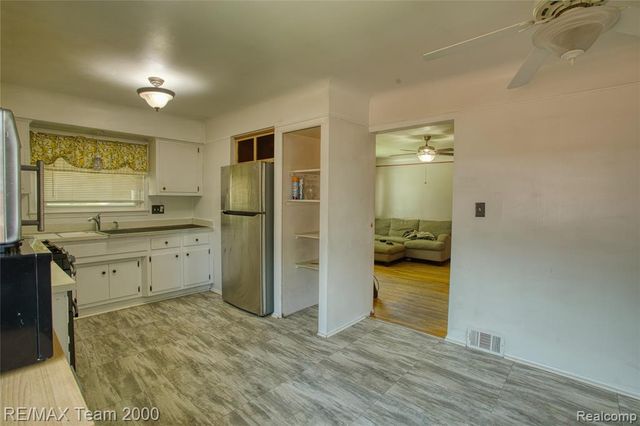 7475 Fenton Street, Dearborn Heights, MI 48127