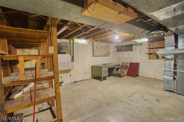 7475 Fenton Street, Dearborn Heights, MI 48127
