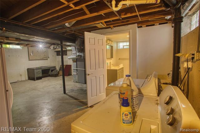 7475 Fenton Street, Dearborn Heights, MI 48127