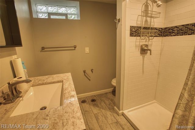 7475 Fenton Street, Dearborn Heights, MI 48127