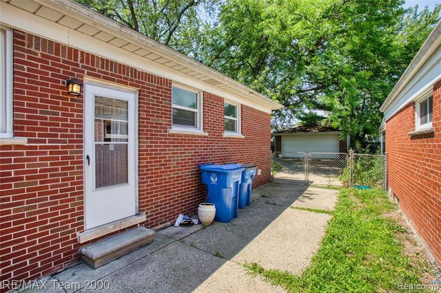 7475 Fenton Street, Dearborn Heights, MI 48127