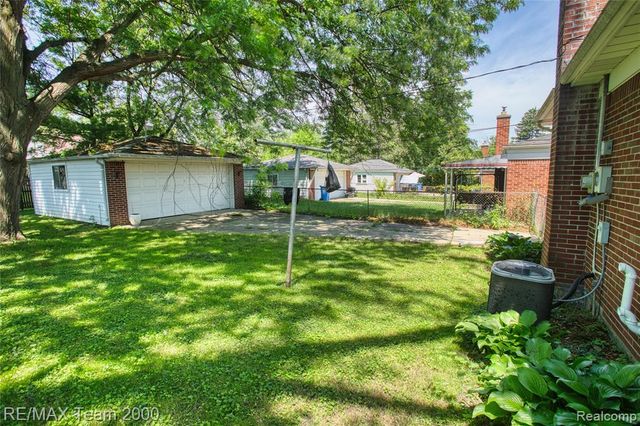 7475 Fenton Street, Dearborn Heights, MI 48127