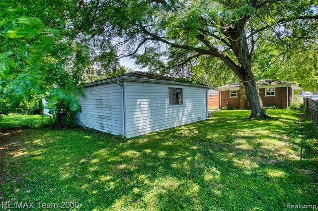 7475 Fenton Street, Dearborn Heights, MI 48127