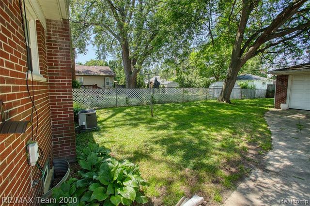 7475 Fenton Street, Dearborn Heights, MI 48127