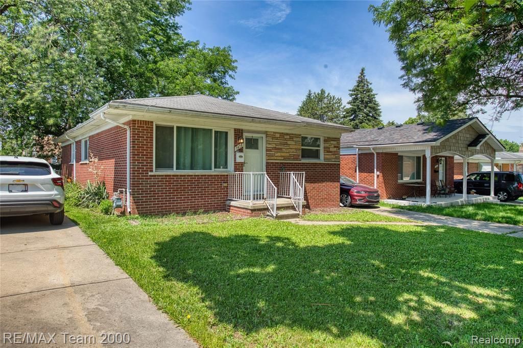 7475 Fenton Street, Dearborn Heights, MI 48127