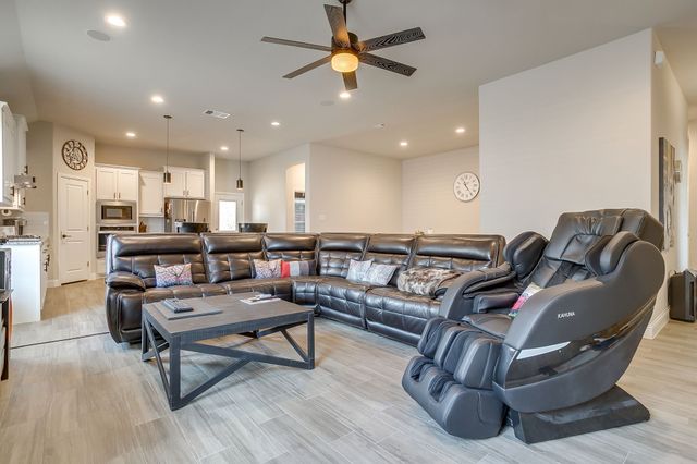 912 Bailey Lane, Mansfield, TX 76063