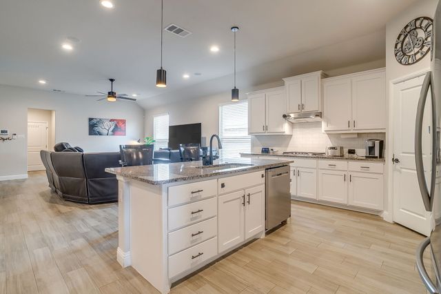 912 Bailey Lane, Mansfield, TX 76063