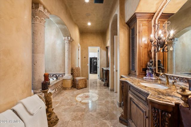 7008 N 68TH Place, Paradise Valley, AZ 85253
