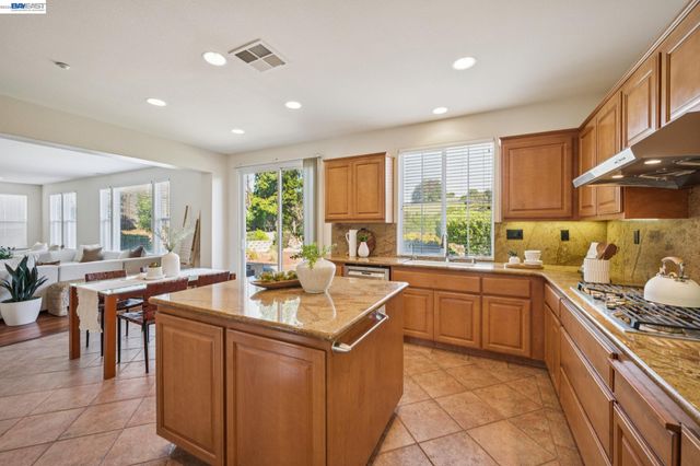 28862 Bay Heights Rd, Hayward, CA 94542