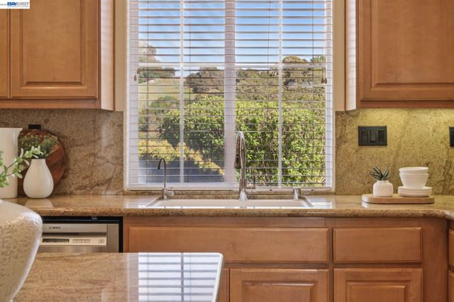 28862 Bay Heights Rd, Hayward, CA 94542