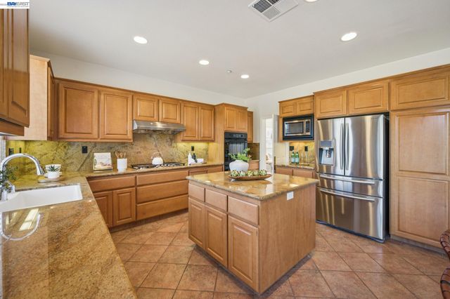 28862 Bay Heights Rd, Hayward, CA 94542