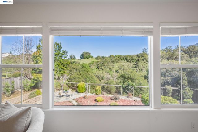 28862 Bay Heights Rd, Hayward, CA 94542