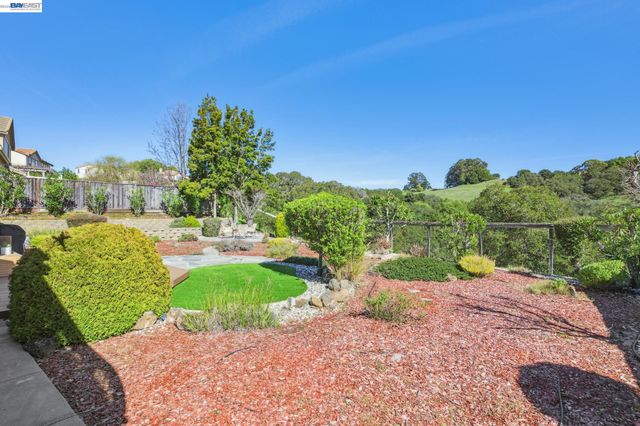 28862 Bay Heights Rd, Hayward, CA 94542