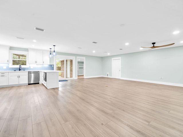 425 Stahlman Avenue, Destin, FL 32541