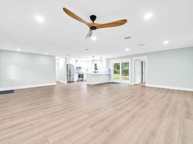 425 Stahlman Avenue, Destin, FL 32541