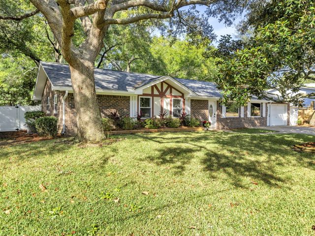 425 Stahlman Avenue, Destin, FL 32541