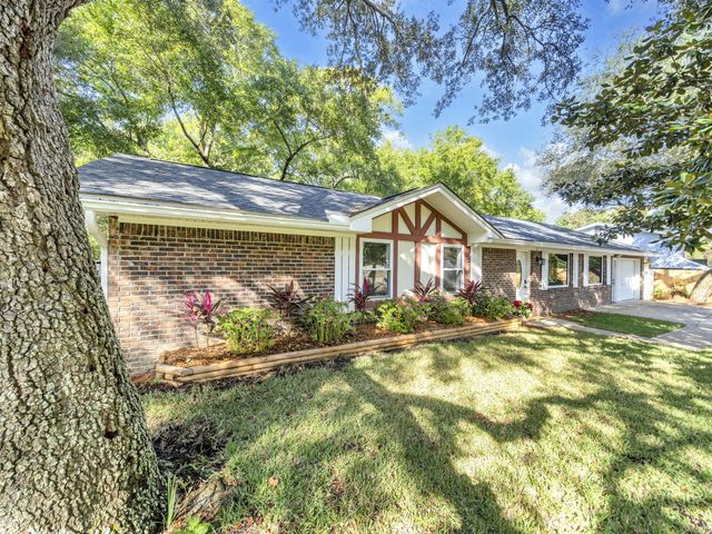 425 Stahlman Avenue, Destin, FL 32541