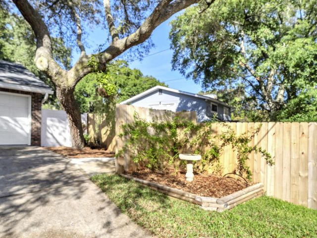 425 Stahlman Avenue, Destin, FL 32541