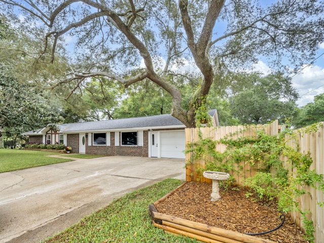 425 Stahlman Avenue, Destin, FL 32541