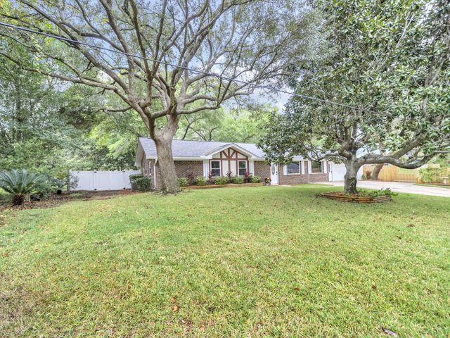 425 Stahlman Avenue, Destin, FL 32541