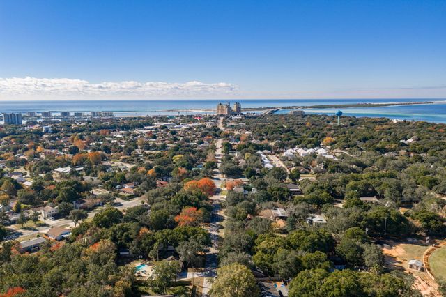 425 Stahlman Avenue, Destin, FL 32541