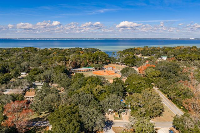 425 Stahlman Avenue, Destin, FL 32541